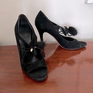 VINTAGE GUCCI suede heels 7.5 with FUR TIE